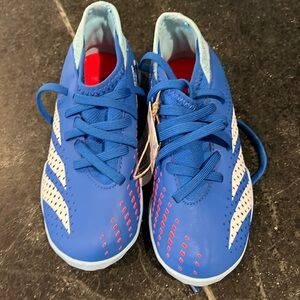 Never worn predator soccer shoes